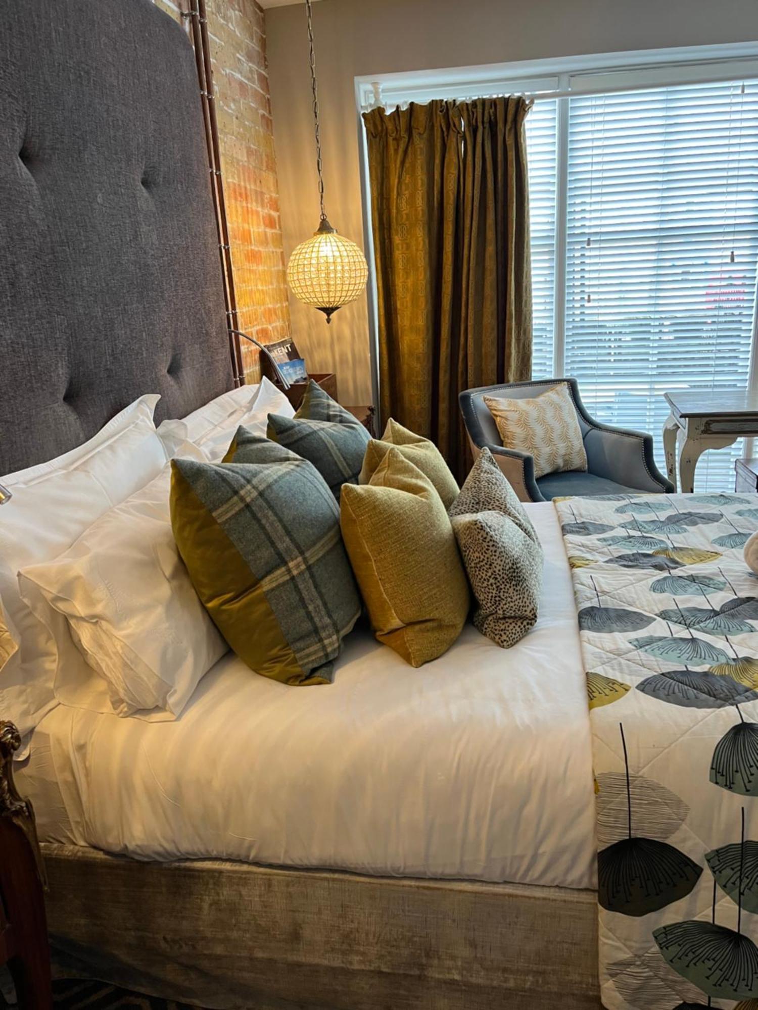 Couette-café At Number One 3*