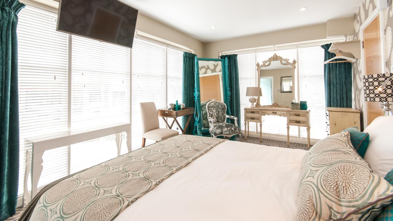 Couette-café At Number One 3*