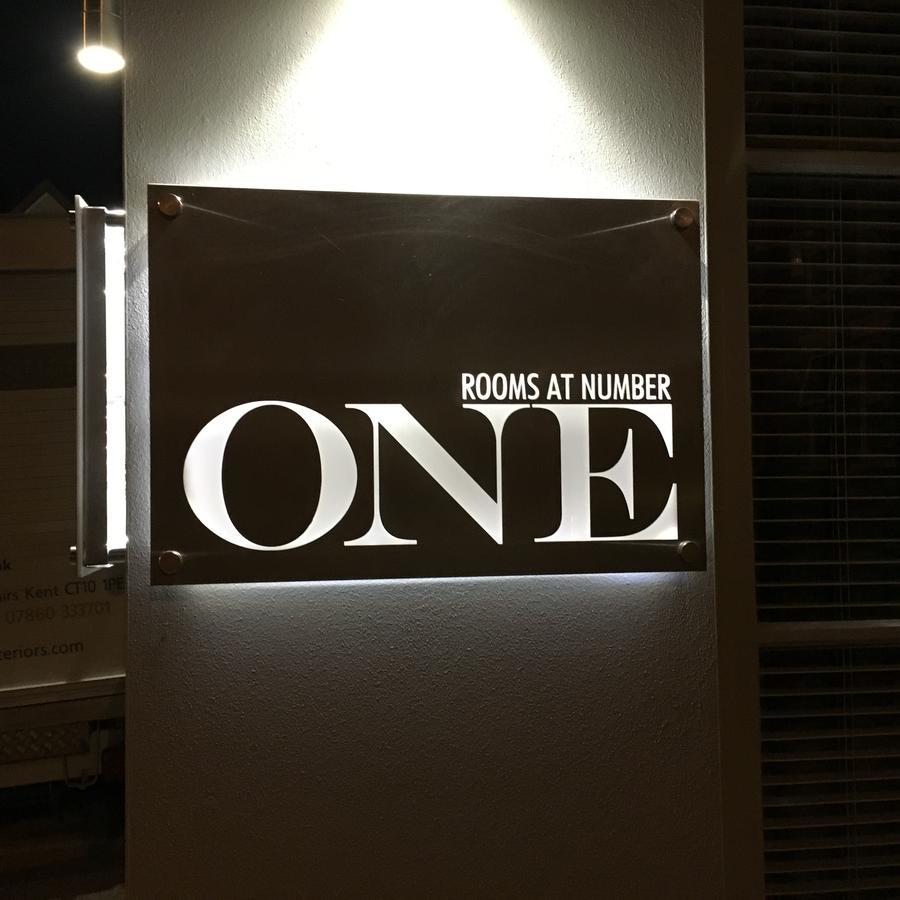 Couette-café At Number One 3*