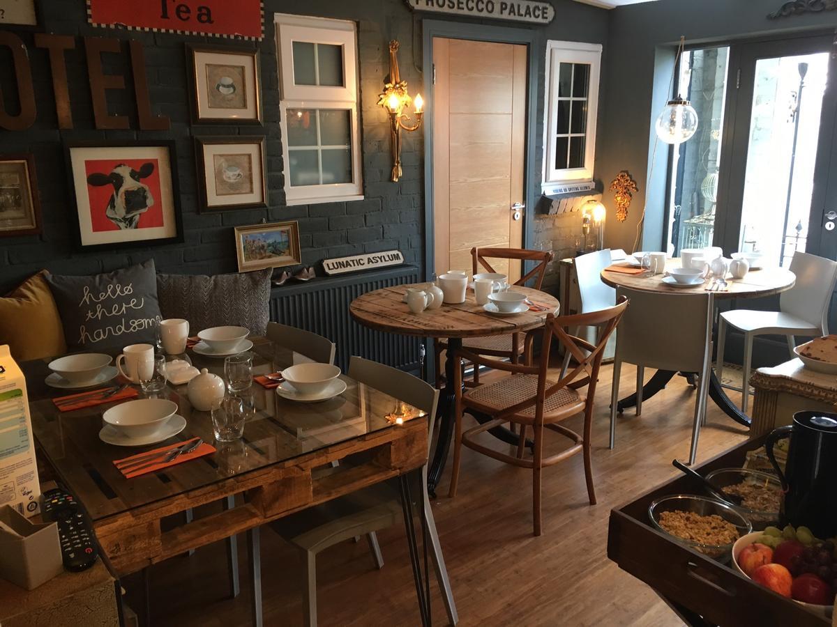 Couette-café At Number One